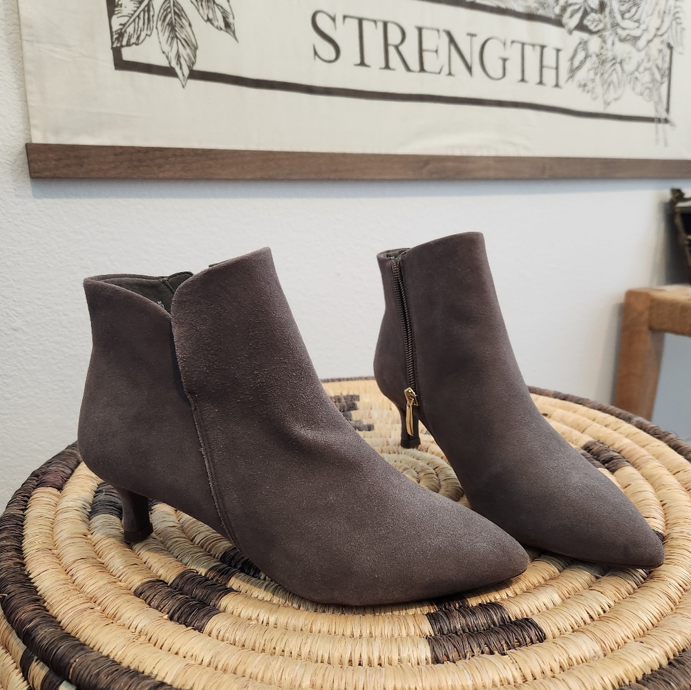 NWOT Rockport Alaiya Plain B Ankle Boot 7, kitten heal bootie - brand new